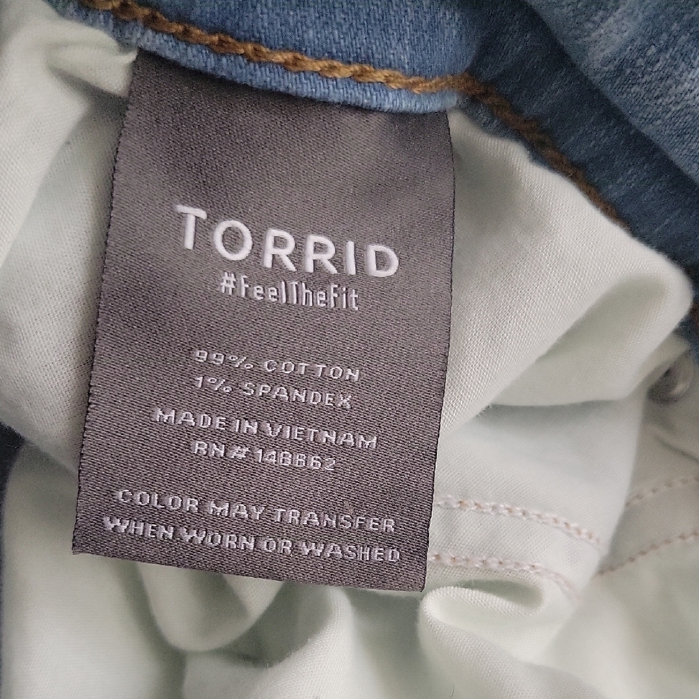 torrid Light Wash Straight-Leg Jeans with Knee Rips - Picture 8 of 9